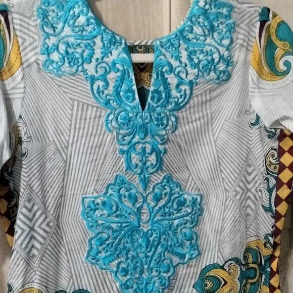 Indian Style Pakistani Suit, of Pants, Dress, and Dupatta, Size Small - Picture 4 of 14